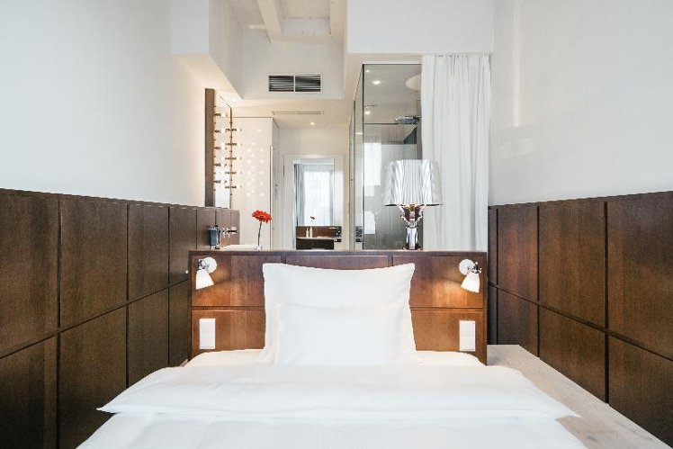 Ruby Lilly Hotel