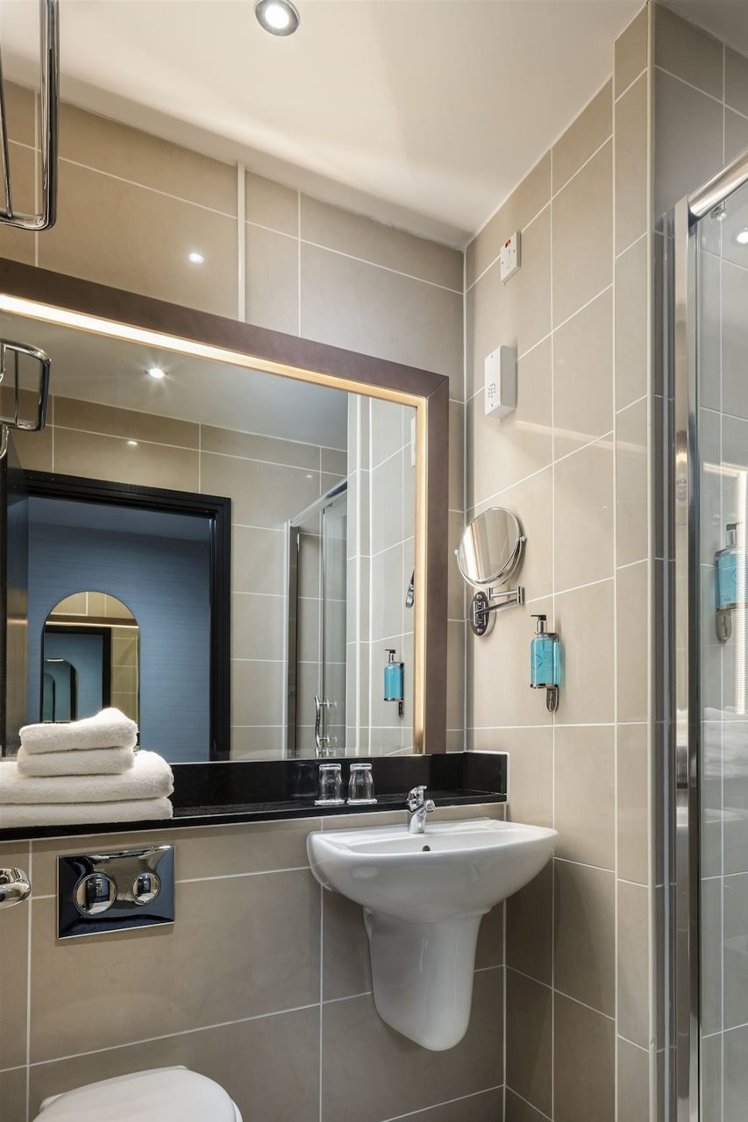 Academy Plaza Hotel