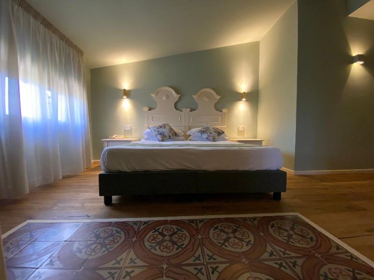 JUNIOR SUITE STANDARD Room
