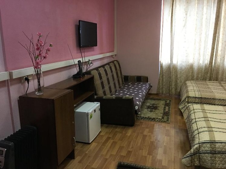 TRIPLE WITH SHARED BATHROOM Room