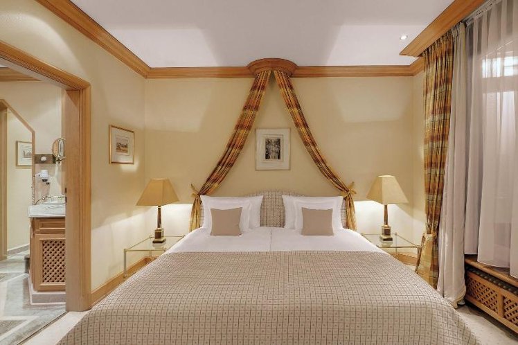 JUNIOR SUITE DELUXE KING BED Room