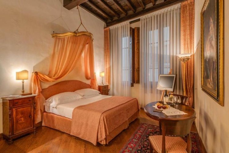 DOUBLE SUPERIOR Room