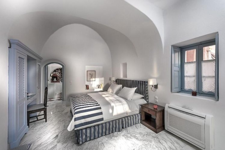 DOUBLE QUEEN SIZE BED Room