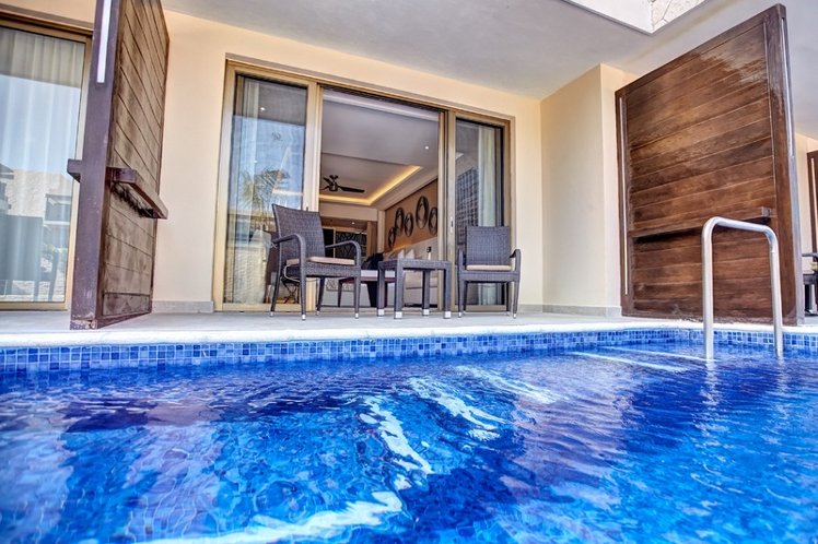 JUNIOR SUITE WITH PRIVATE POOL Room