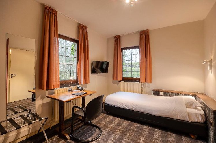 SINGLE STANDARD Room