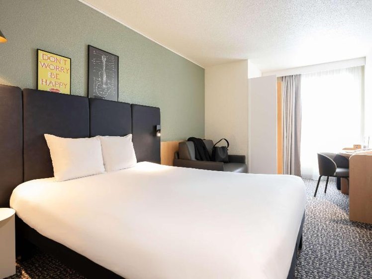 DOUBLE WITH DOUBLE BED Room