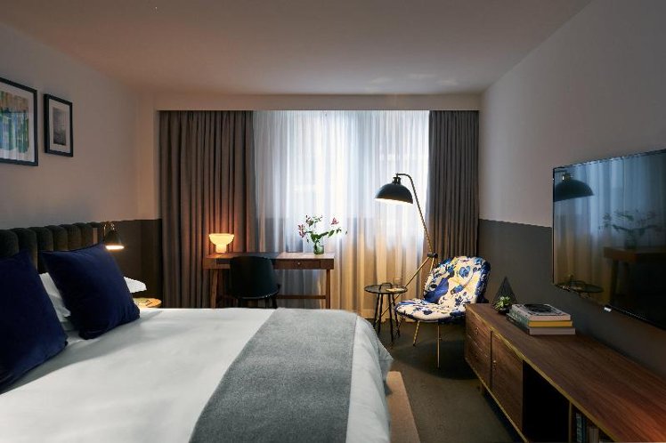 SUITE KING SIZE BED Room