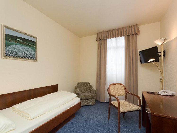 SINGLE STANDARD Room