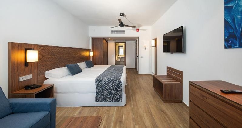 DOUBLE SEA FRONT Room