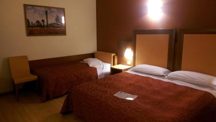 TRIPLE STANDARD Room