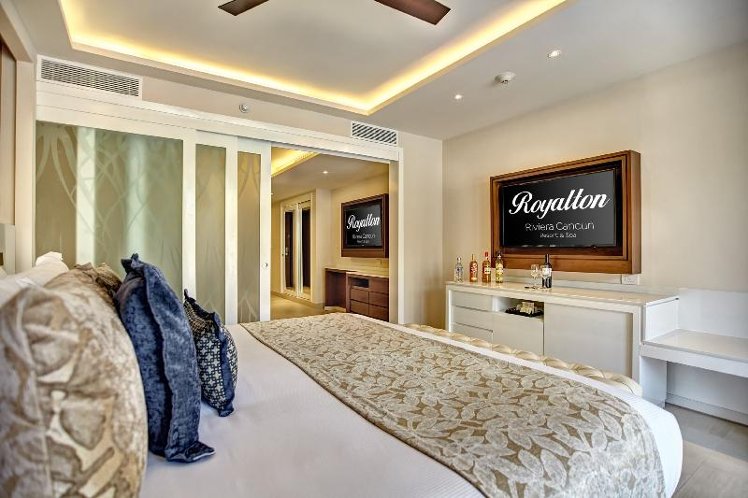 JUNIOR SUITE DELUXE Room