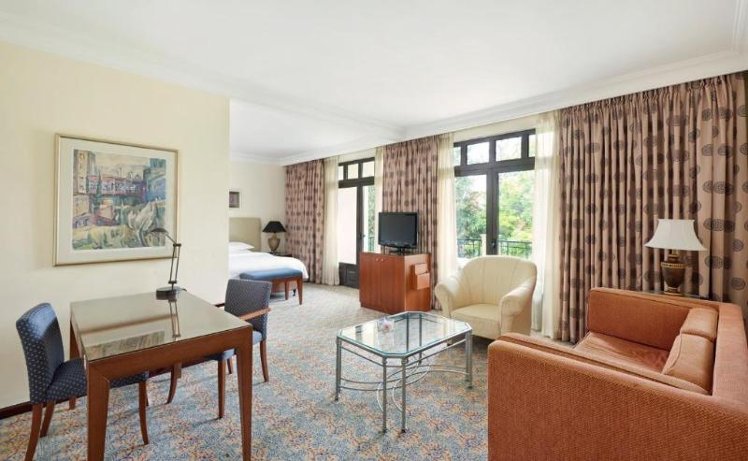 DOUBLE KING SIZE BED Room