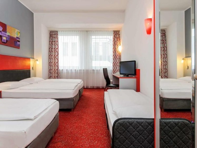 TRIPLE STANDARD Room