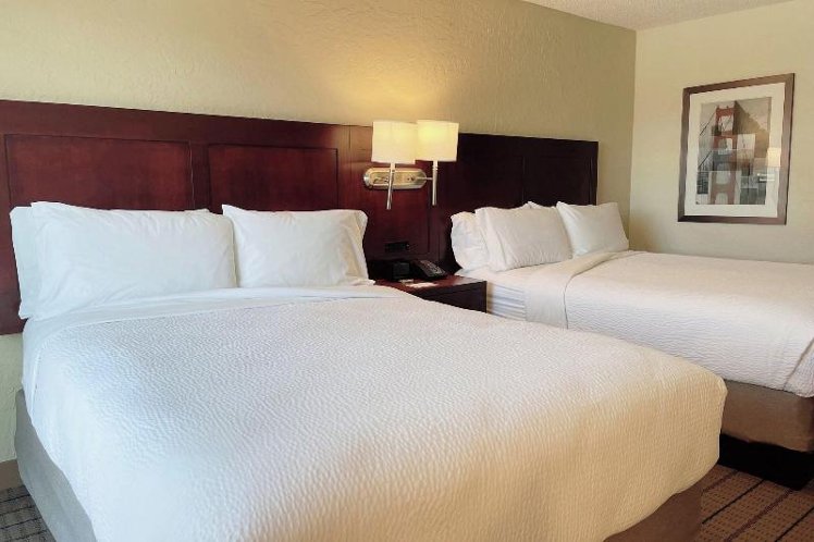 QUADRUPLE TWO QUEEN BEDS NON SMOKING Room
