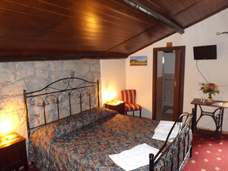 TRIPLE STANDARD Room