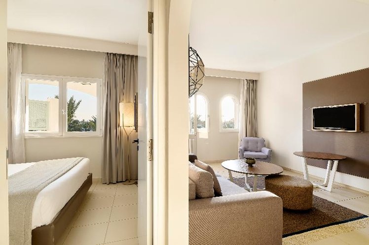 SUITE GARDEN VIEW Room