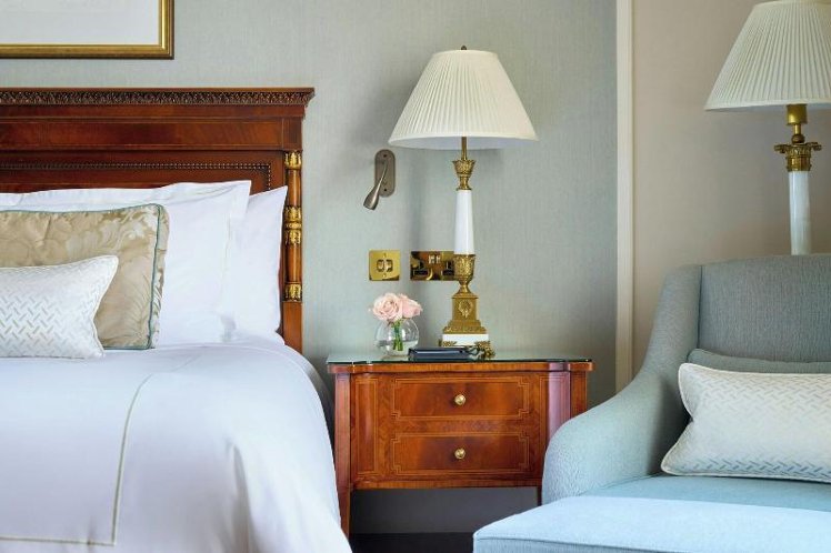 DOUBLE PREMIUM KING BED Room