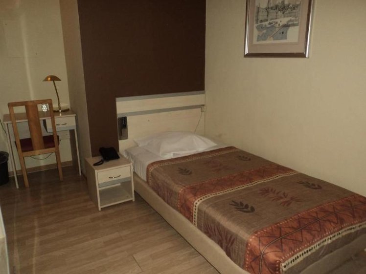 SINGLE STANDARD Room