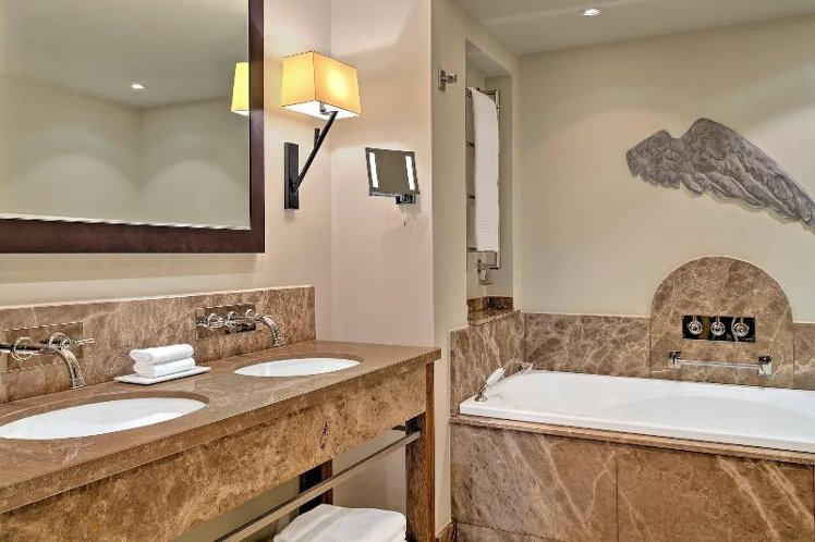 DOUBLE PREMIUM WITH VIEWS Room