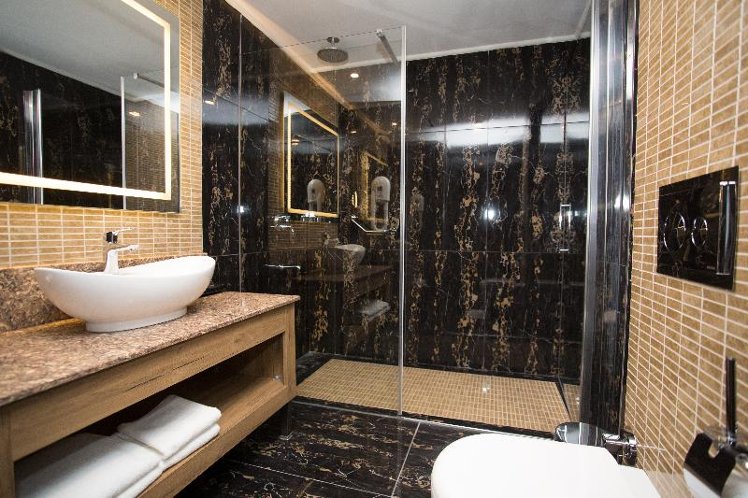 SUITE BUSINESS Room