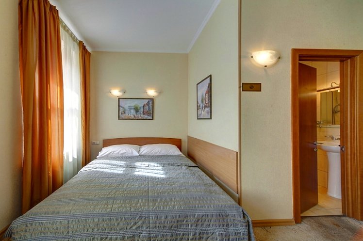 DOUBLE SINGLE USE STANDARD Room
