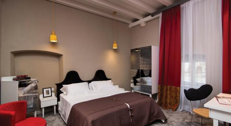 DOUBLE SUPERIOR CITY VIEW Room