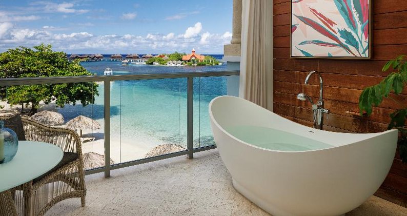 SUITE CLUB BEACH FRONT Room