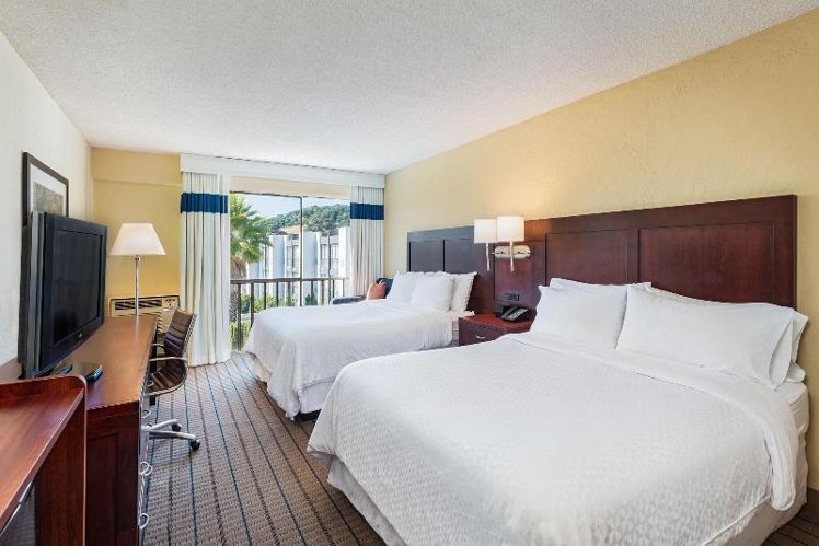 QUADRUPLE TWO QUEEN BEDS NON SMOKING Room