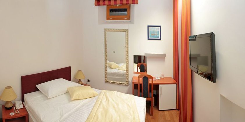SINGLE STANDARD Room
