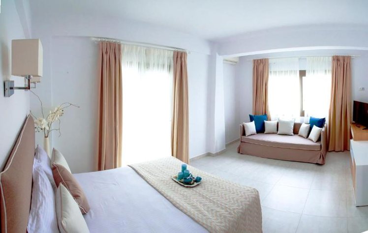 JUNIOR SUITE POOL VIEW Room