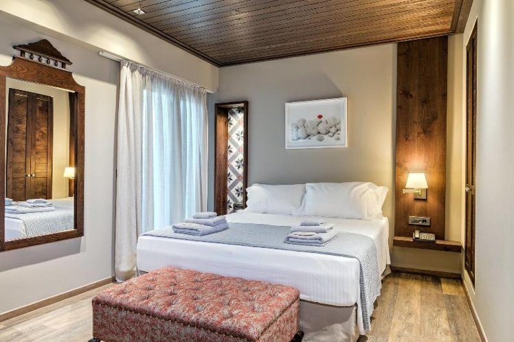 STUDIO QUEEN SIZE BED Room
