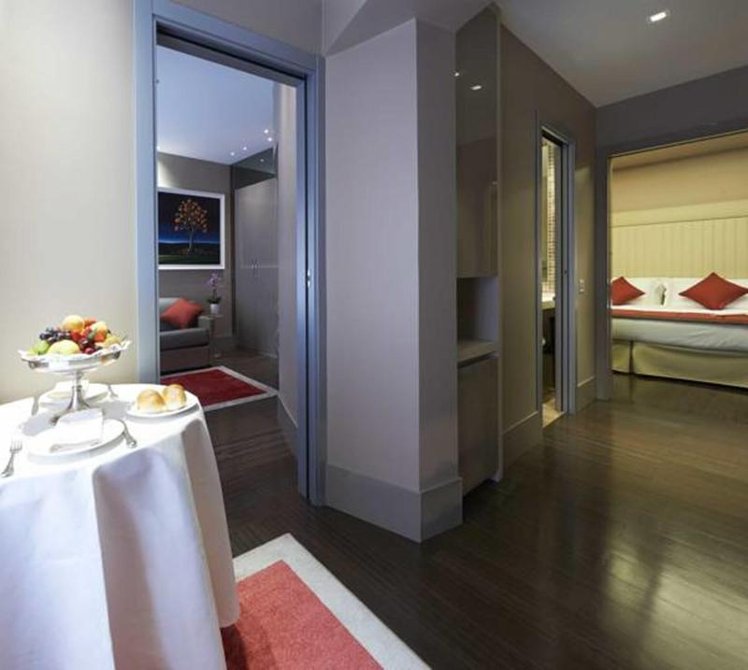 JUNIOR SUITE TWO BEDS Room