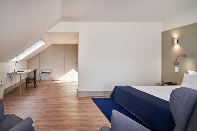 Double or Twin DELUXE Room