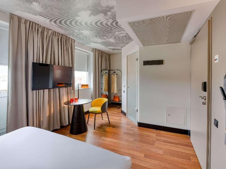 DOUBLE WITH BALCONY Room
