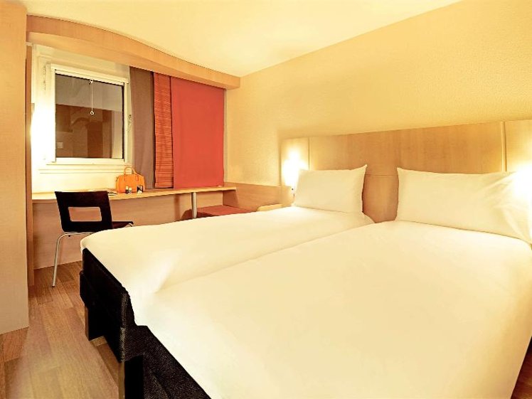 DOUBLE WITH DOUBLE BED Room