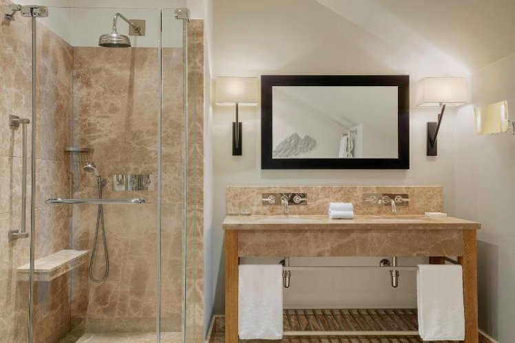 DOUBLE PREMIUM WITH VIEWS Room