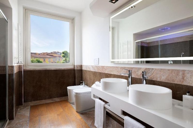DOUBLE PREMIUM KING BED Room