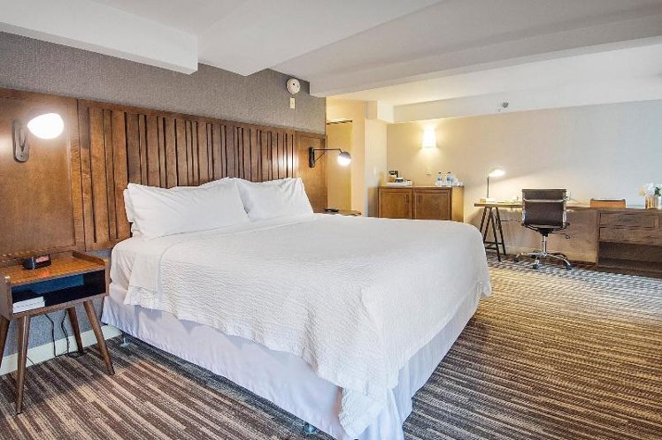 SUITE KING SIZE BED Room