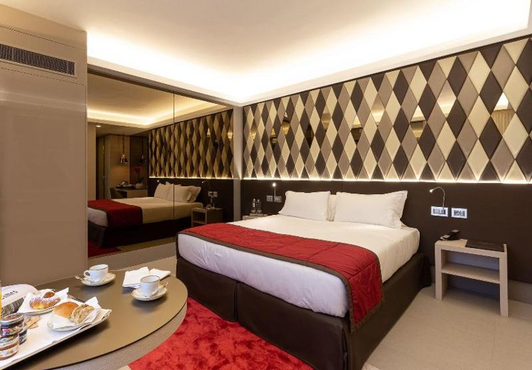 DOUBLE KING SIZE BED Room