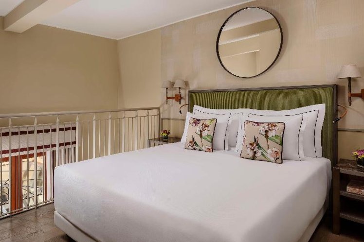 JUNIOR SUITE STANDARD Room