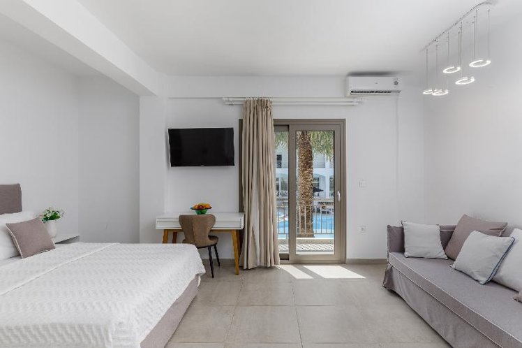 JUNIOR SUITE POOL VIEW Room