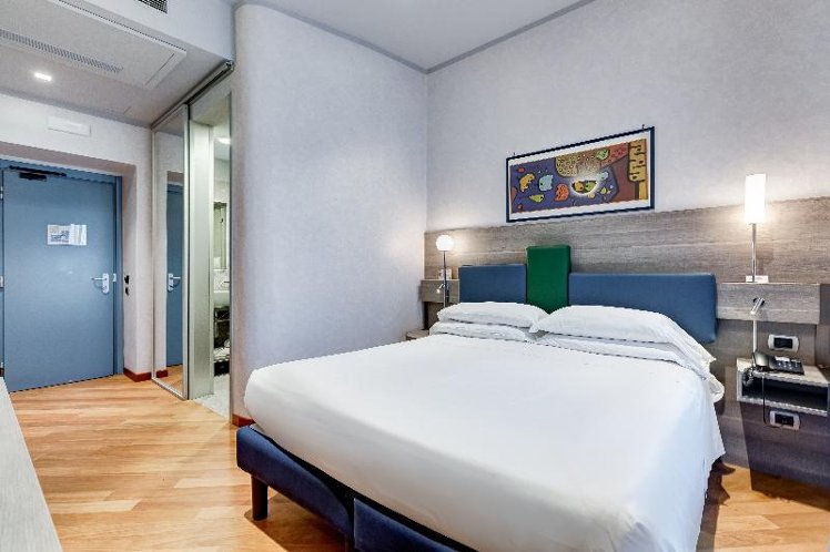 DOUBLE SUPERIOR KING BED Room
