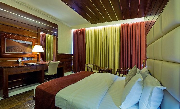 Capital O 325 Queen Palace Hotel