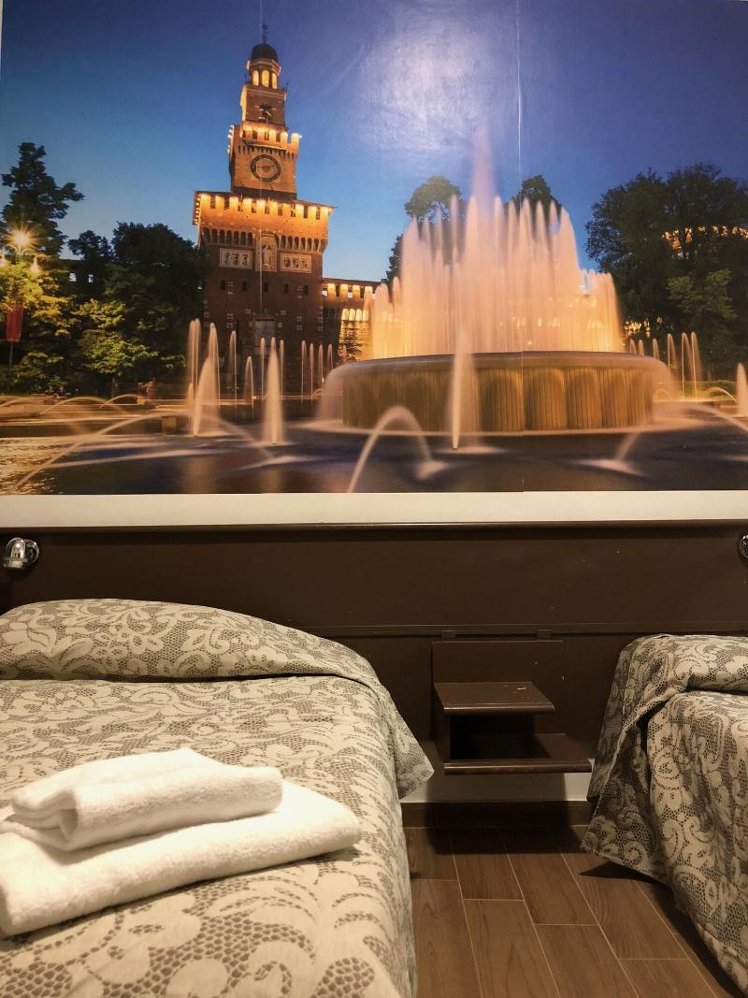 DOUBLE QUEEN SIZE BED Room