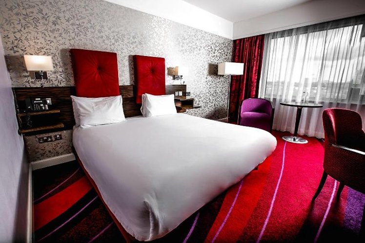 DOUBLE KING SIZE BED Room