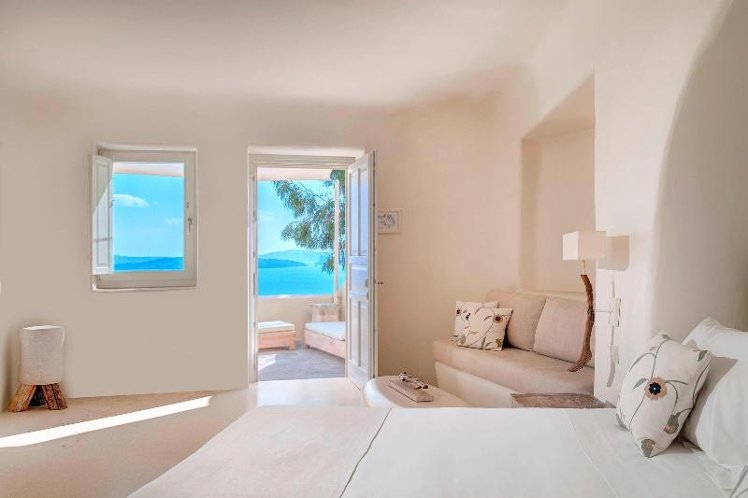 VILLA KING SIZE BED Room