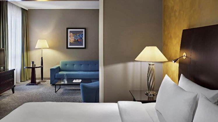 DOUBLE PREMIUM KING BED Room