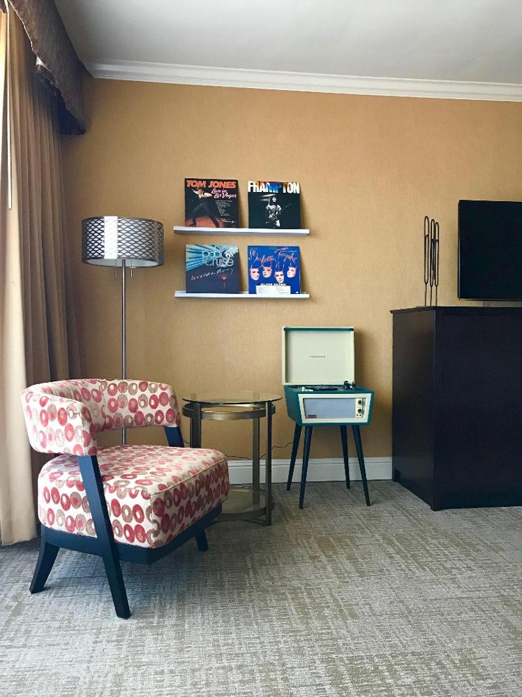 DOUBLE DELUXE KING BED Room