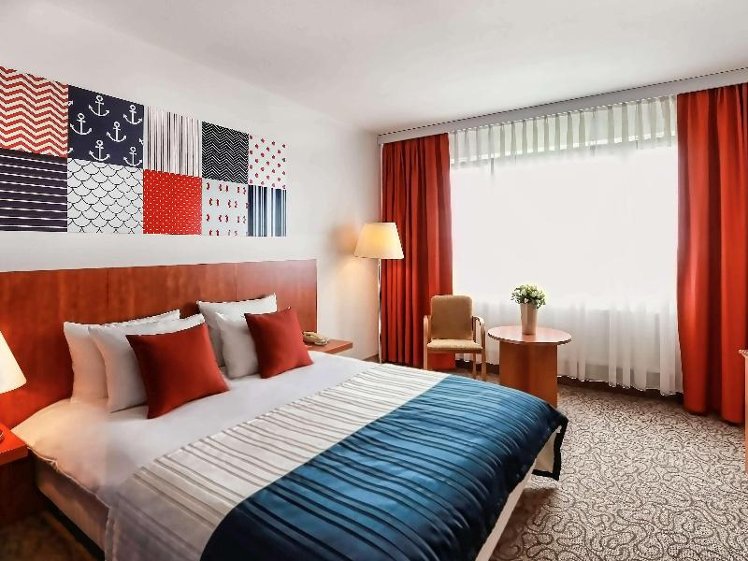 DOUBLE WITH DOUBLE BED Room