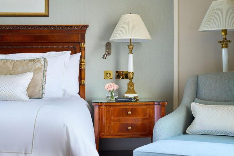 DOUBLE PREMIUM KING BED Room